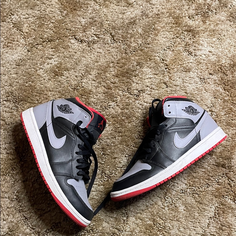 Air Jordan 1 Mid Bred Shadow Black Wolf Grey Red Shoes‎ DQ8426-006 Mens Size 7.5